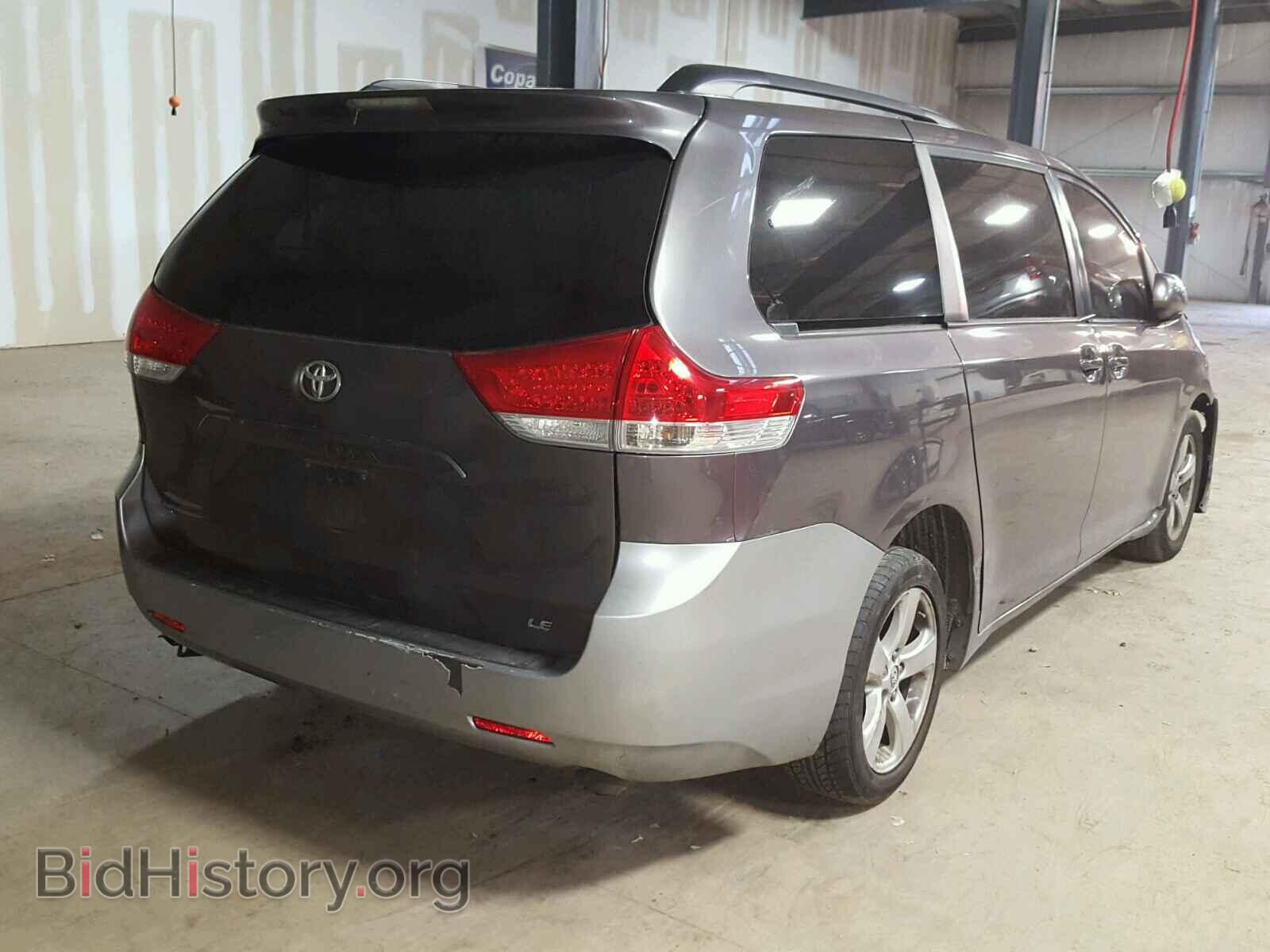 2013 TOYOTA SIENNA LE - VIN: 5TDKK3DC8DS331632 - Фото 4