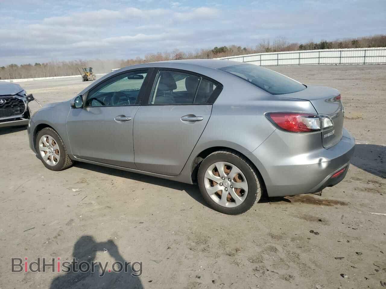 2011 MAZDA 3 - VIN: JM1BL1UG1B1437726 - Фото 2