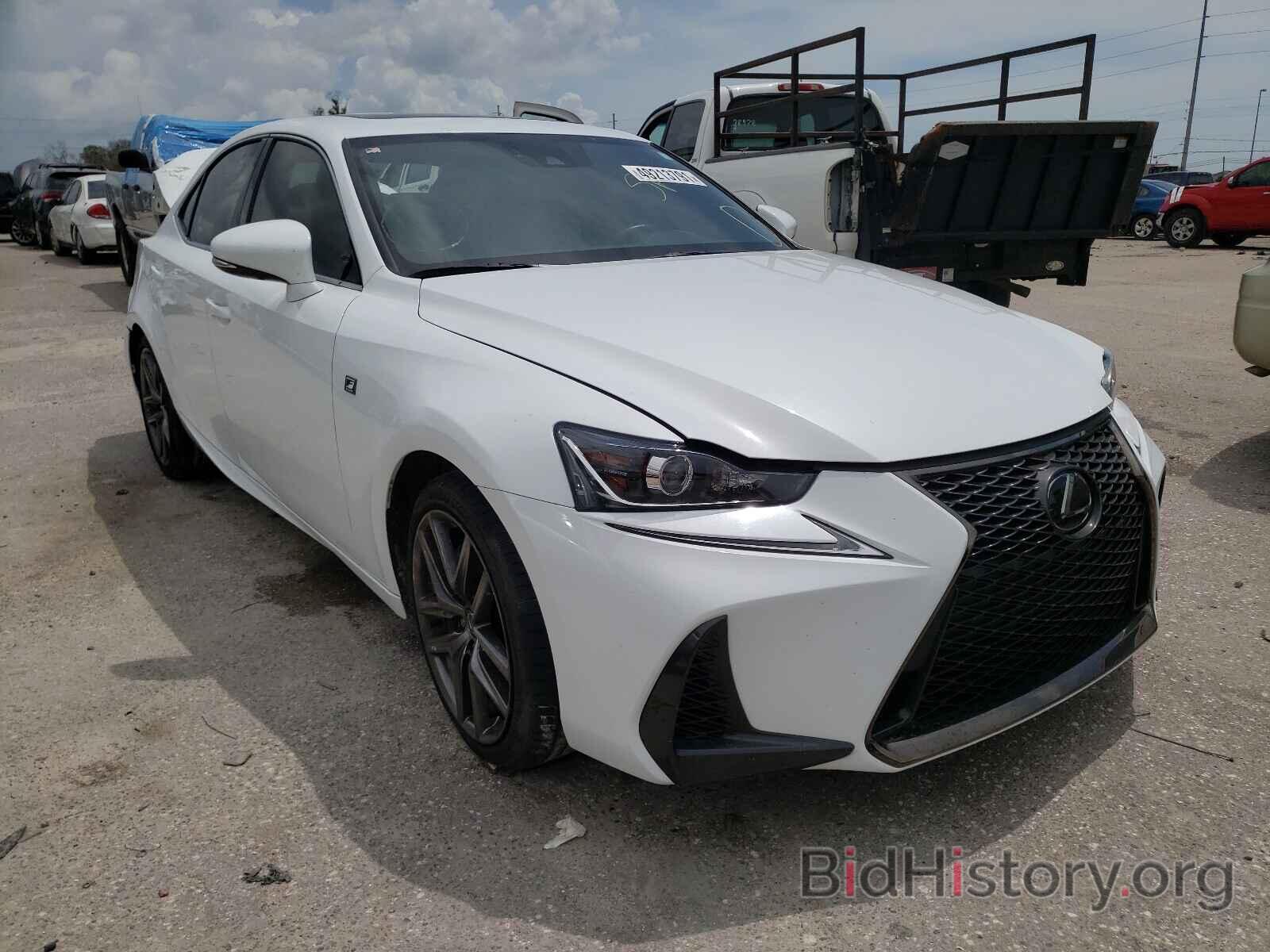 Photo JTHBZ1D23J5032136 - LEXUS IS 2018