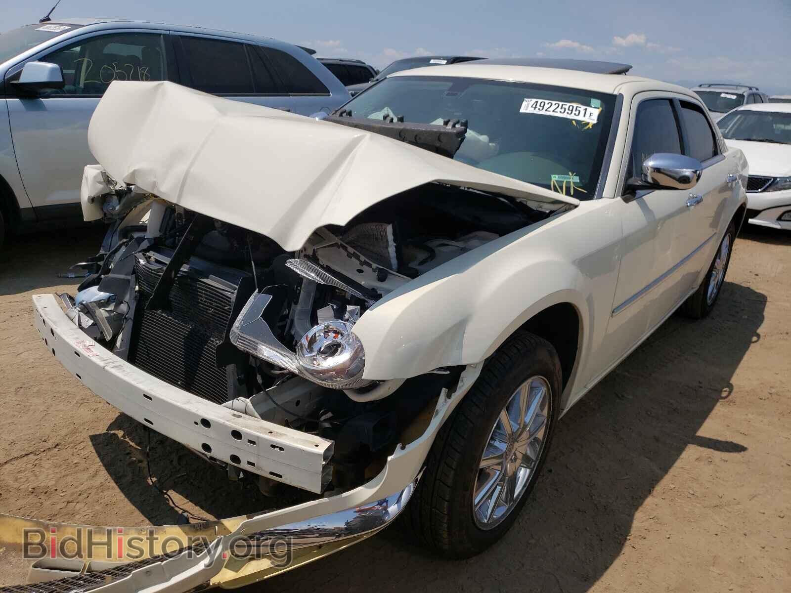 2010 CHRYSLER 300 - VIN: 2C3CK3CV6AH210877 - Фото 2