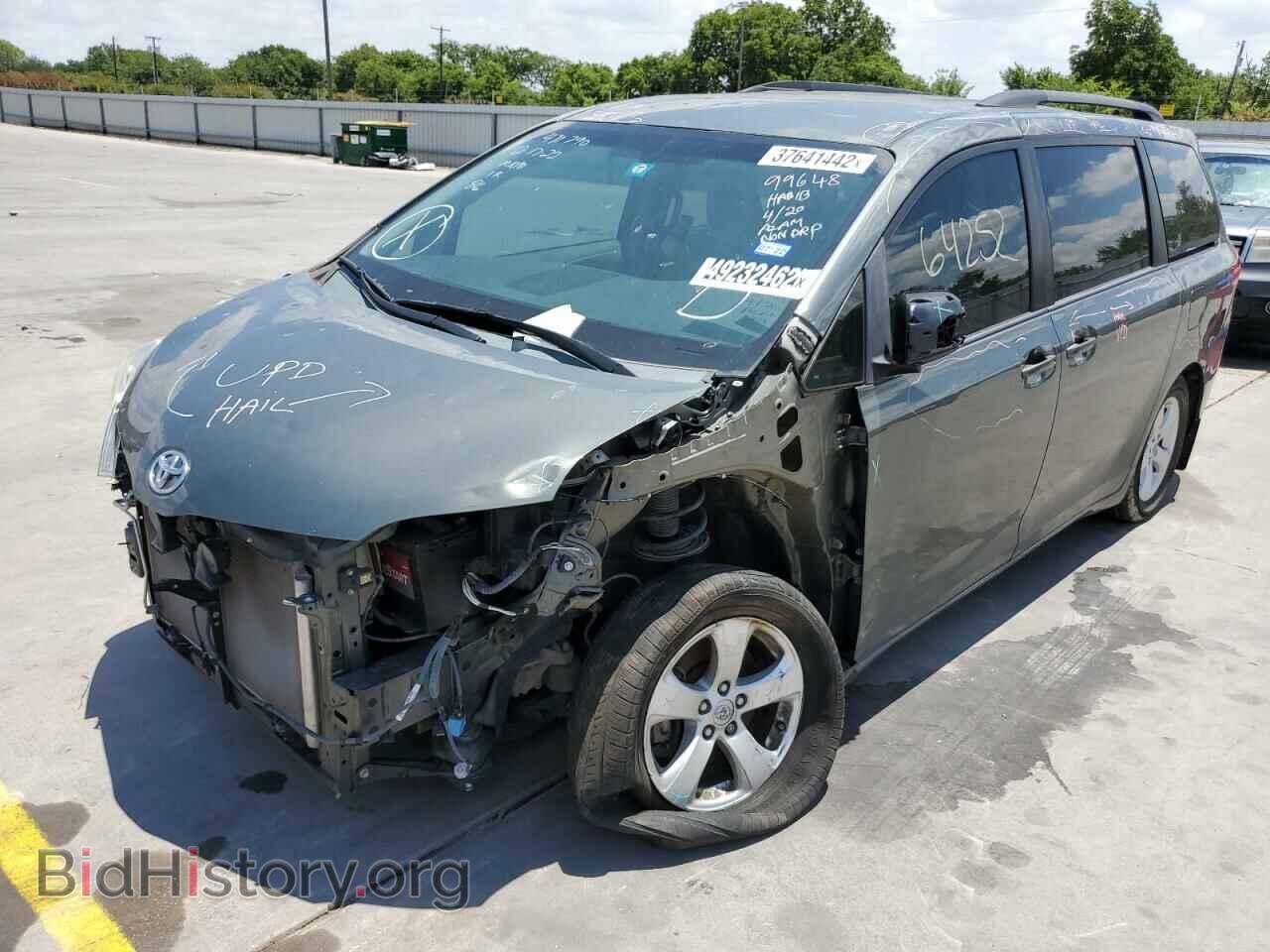 2013 TOYOTA SIENNA - VIN: 5TDKK3DC8DS402280 - Фото 2
