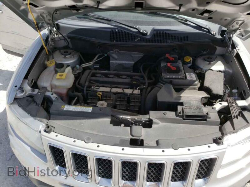 2011 Jeep COMPASS (VIN 1J4NT1FA9BD144008) — photo 7 of 10