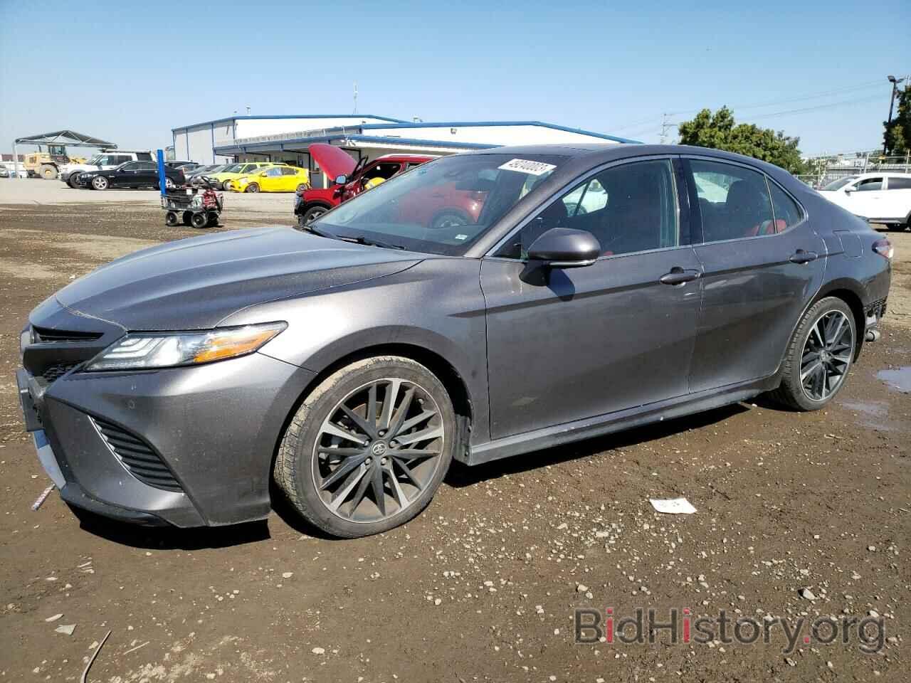 Photo 4T1B61HK8JU114417 - TOYOTA CAMRY 2018