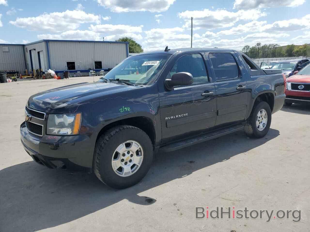 Photo 3GNVKEE04AG248021 - CHEVROLET AVALANCHE 2010