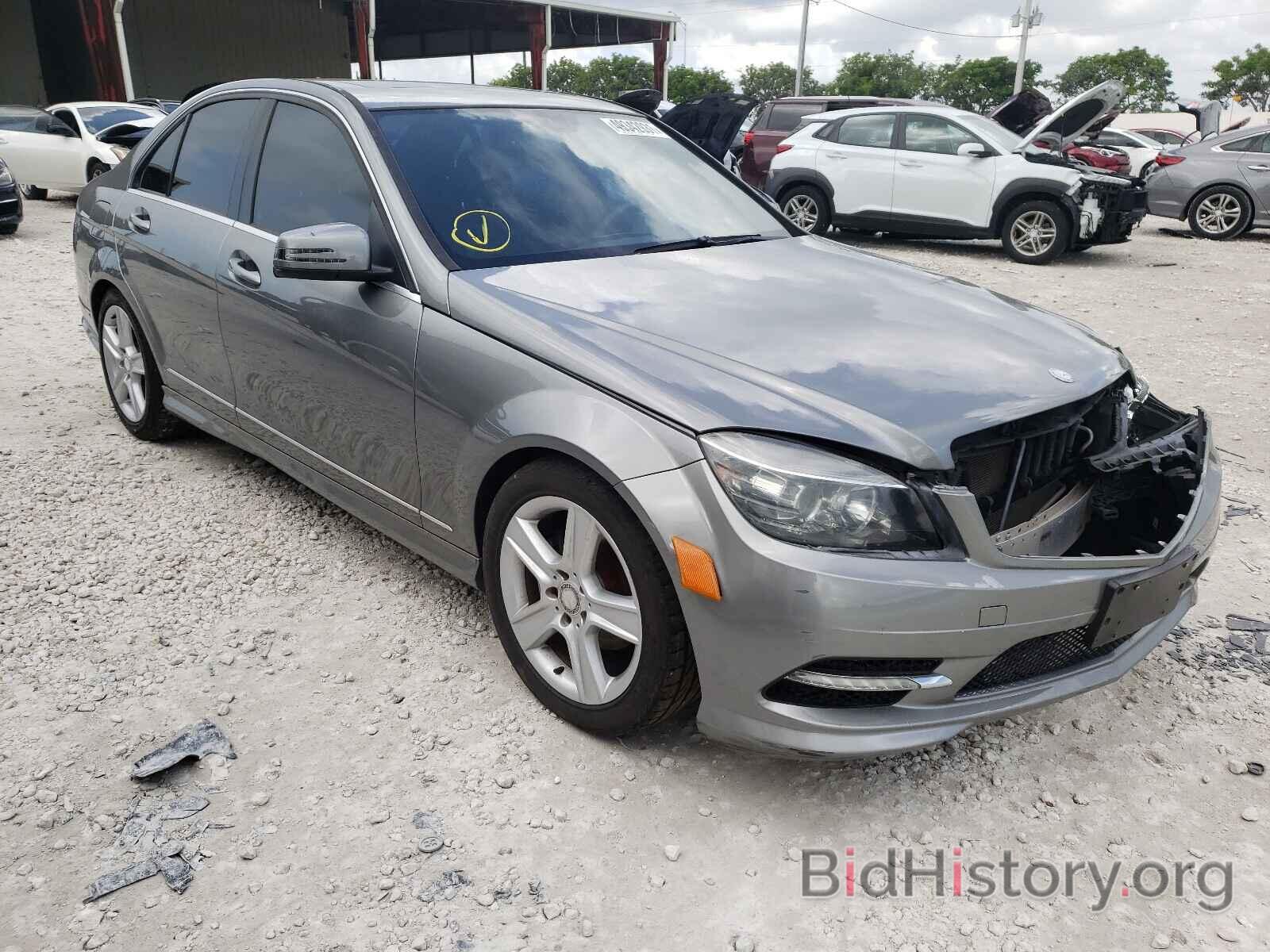 Photo WDDGF5EBXBR154076 - MERCEDES-BENZ C-CLASS 2011