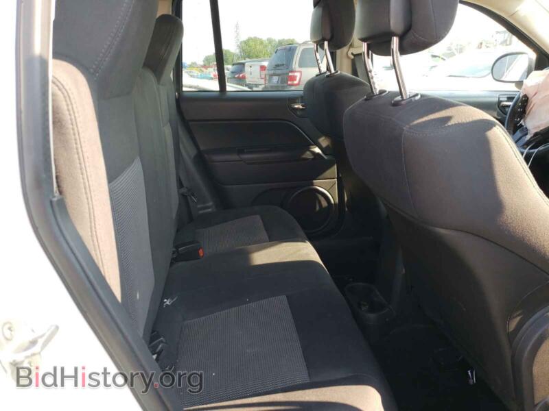 2012 Jeep COMPASS (VIN 1C4NJDEB6CD600040) — photo 6 of 10