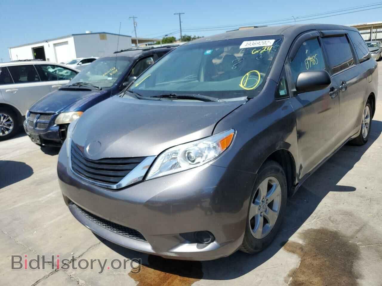 2012 TOYOTA SIENNA - VIN: 5TDKA3DC4CS010446 - Фото 2