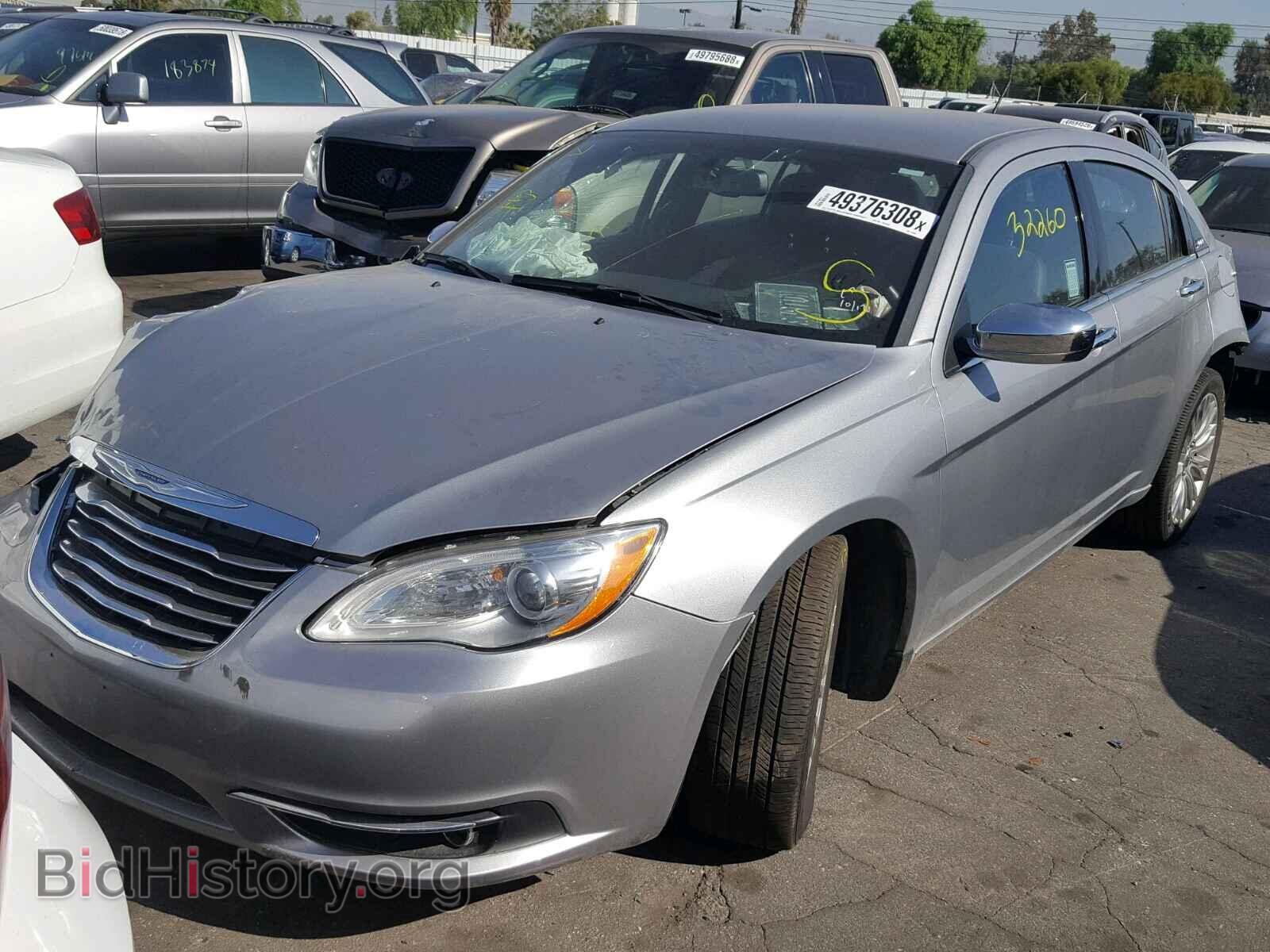 2013 CHRYSLER 200 - VIN: 1C3CCBCG6DN628098 - Фото 2