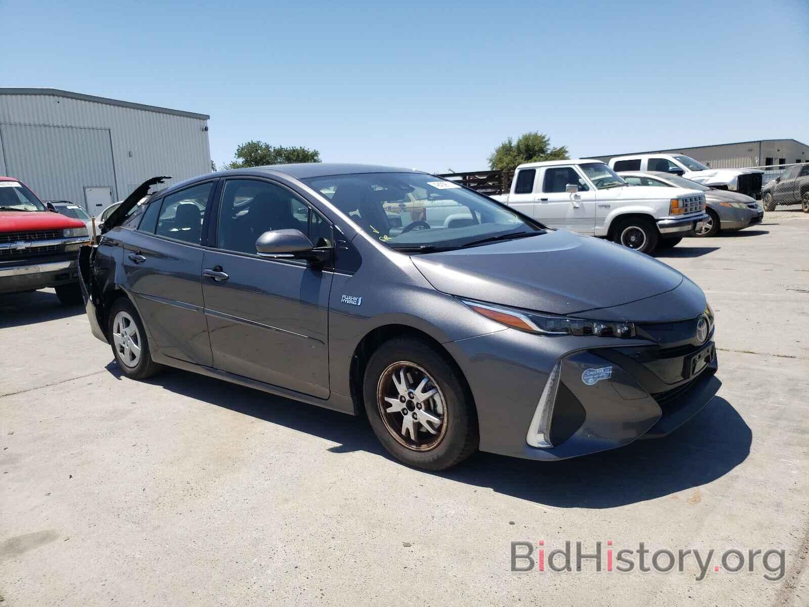 Фотография JTDKARFP3L3160505 - TOYOTA PRIUS 2020