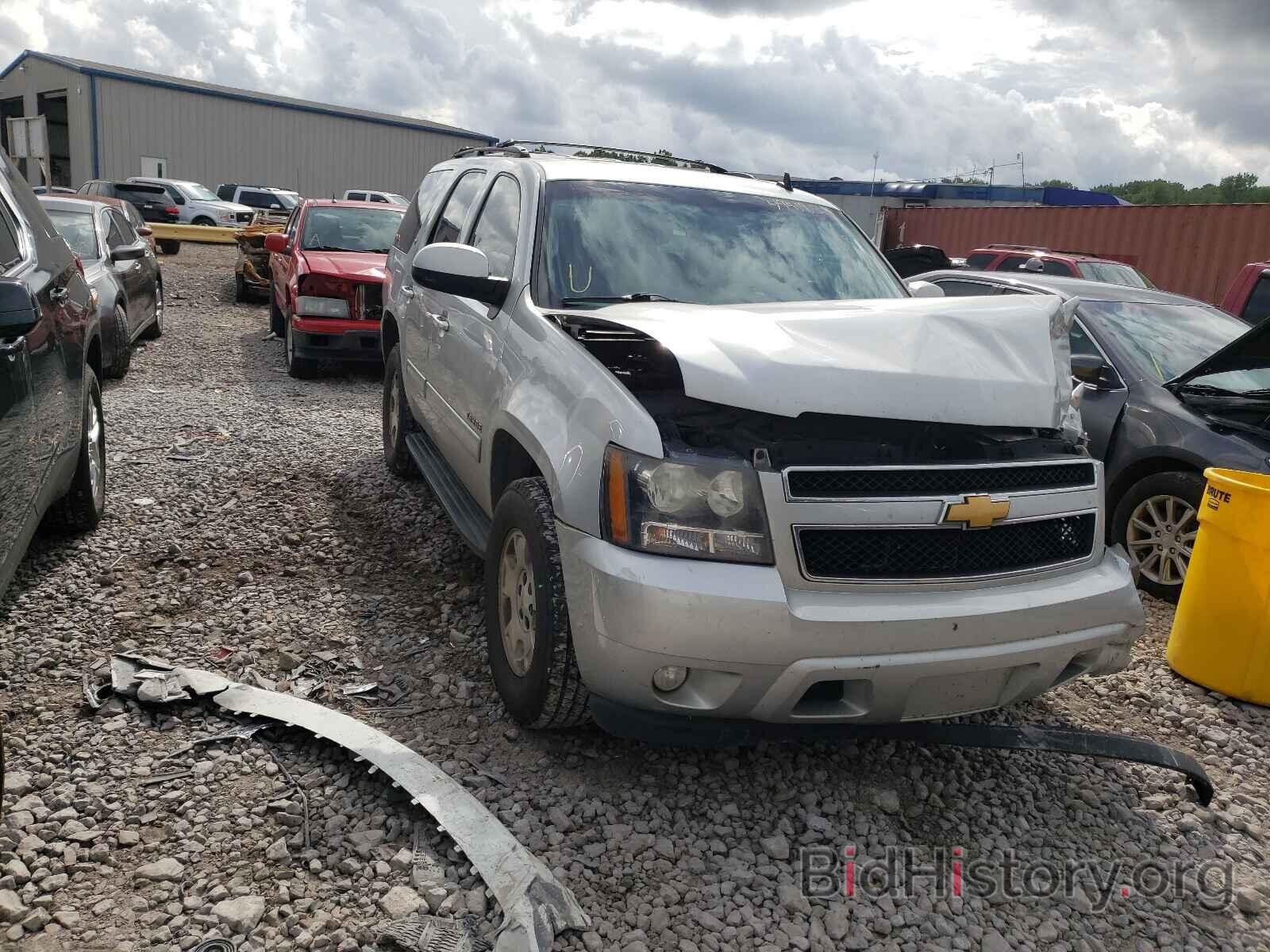 Photo 1GNUCBE04AR268373 - CHEVROLET TAHOE 2010