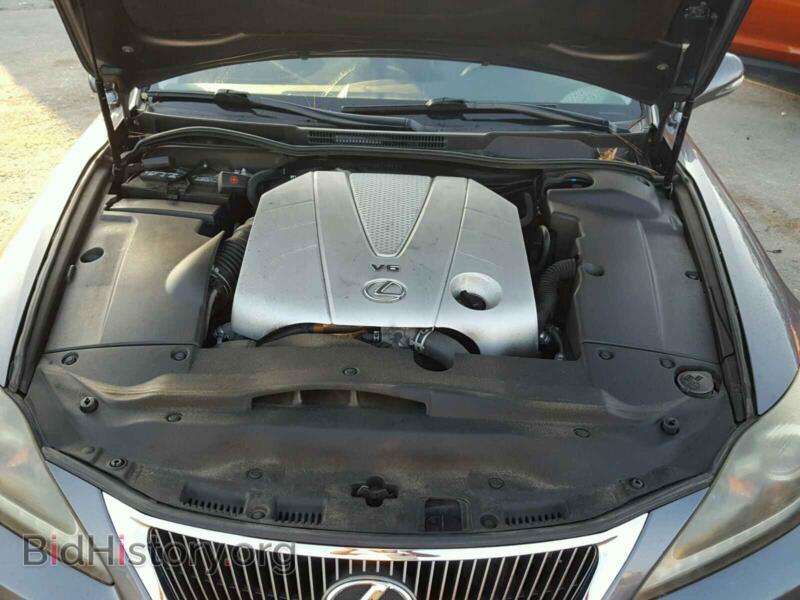 2012 Lexus IS (VIN JTHFE2C22C2507395) — photo 7 of 10