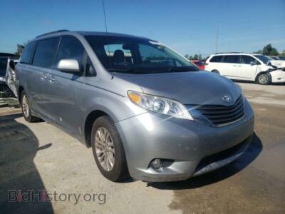 2011 Toyota SIENNA Sienna XLE, серебристый — VIN 5TDYK3DC3BS126565, Copart