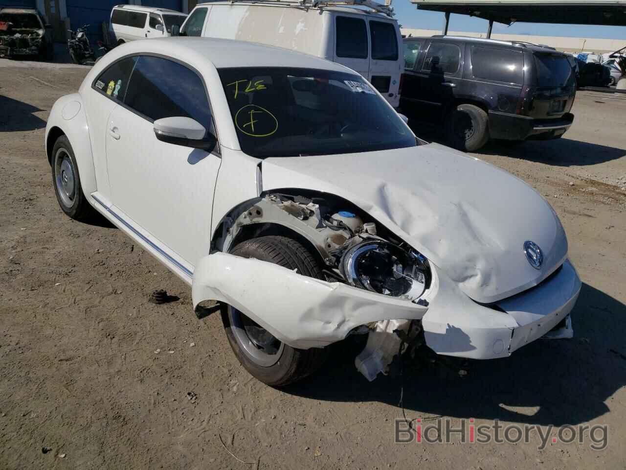 Photo 3VWHP7AT2CM622291 - VOLKSWAGEN BEETLE 2012