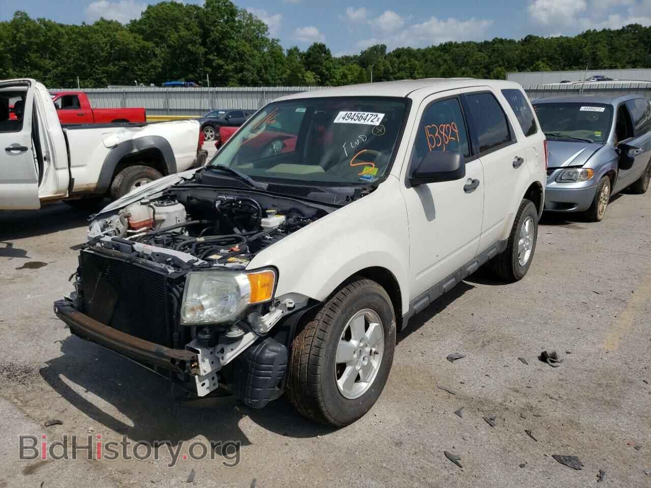 2011 FORD ESCAPE - VIN: 1FMCU0C73BKB34806 - Фото 2