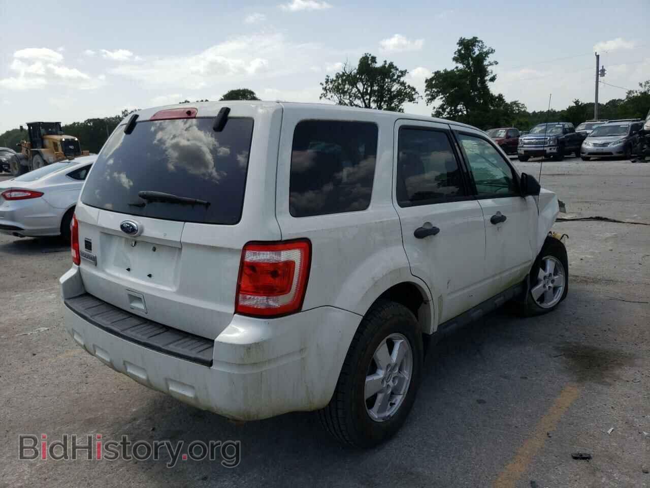 2011 FORD ESCAPE - VIN: 1FMCU0C73BKB34806 - Фото 4