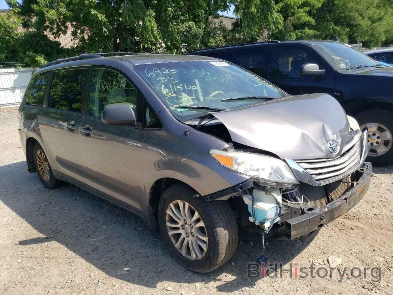 Photo 5TDYK3DC8BS123970 - TOYOTA SIENNA 2011