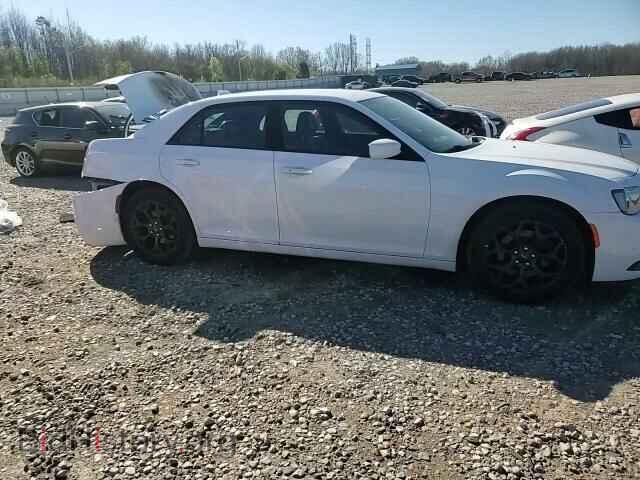 2019 CHRYSLER 300 - VIN: 2C3CCAGG5KH635201 - Фото 10