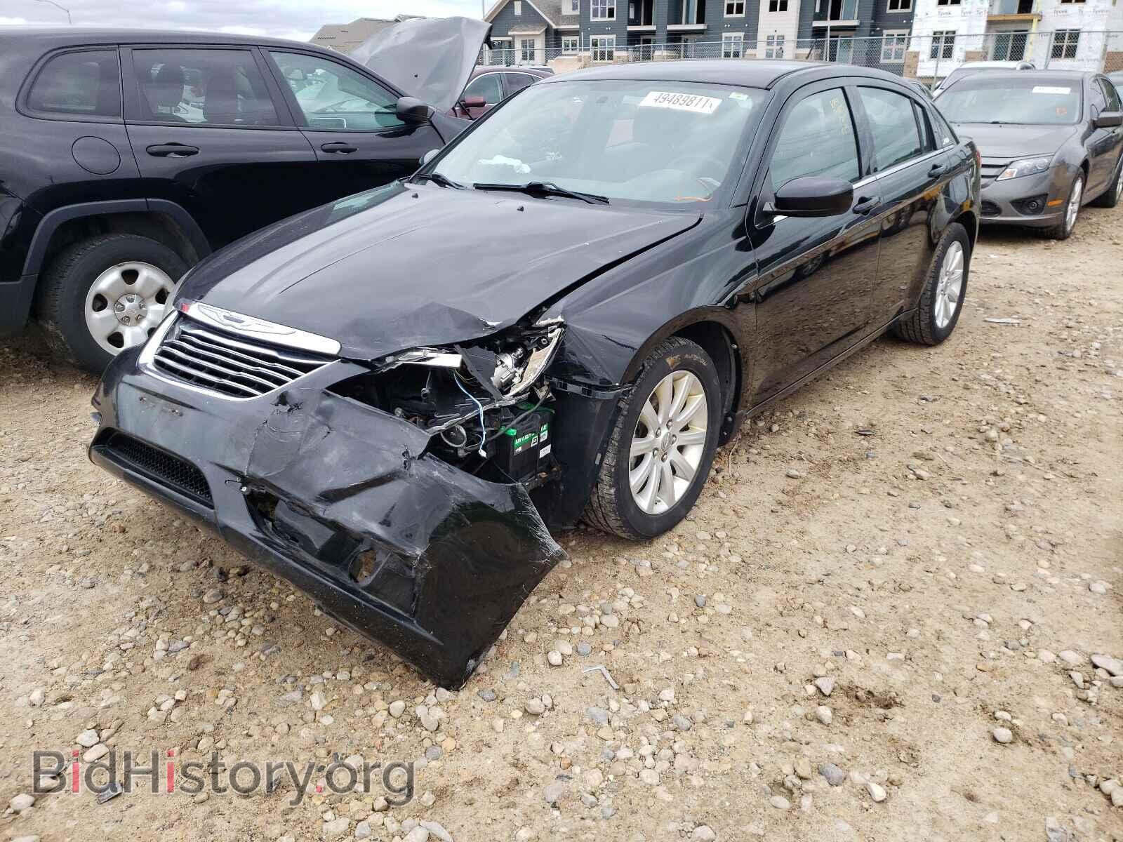2013 CHRYSLER 200 - VIN: 1C3CCBBG0DN532064 - Фото 2