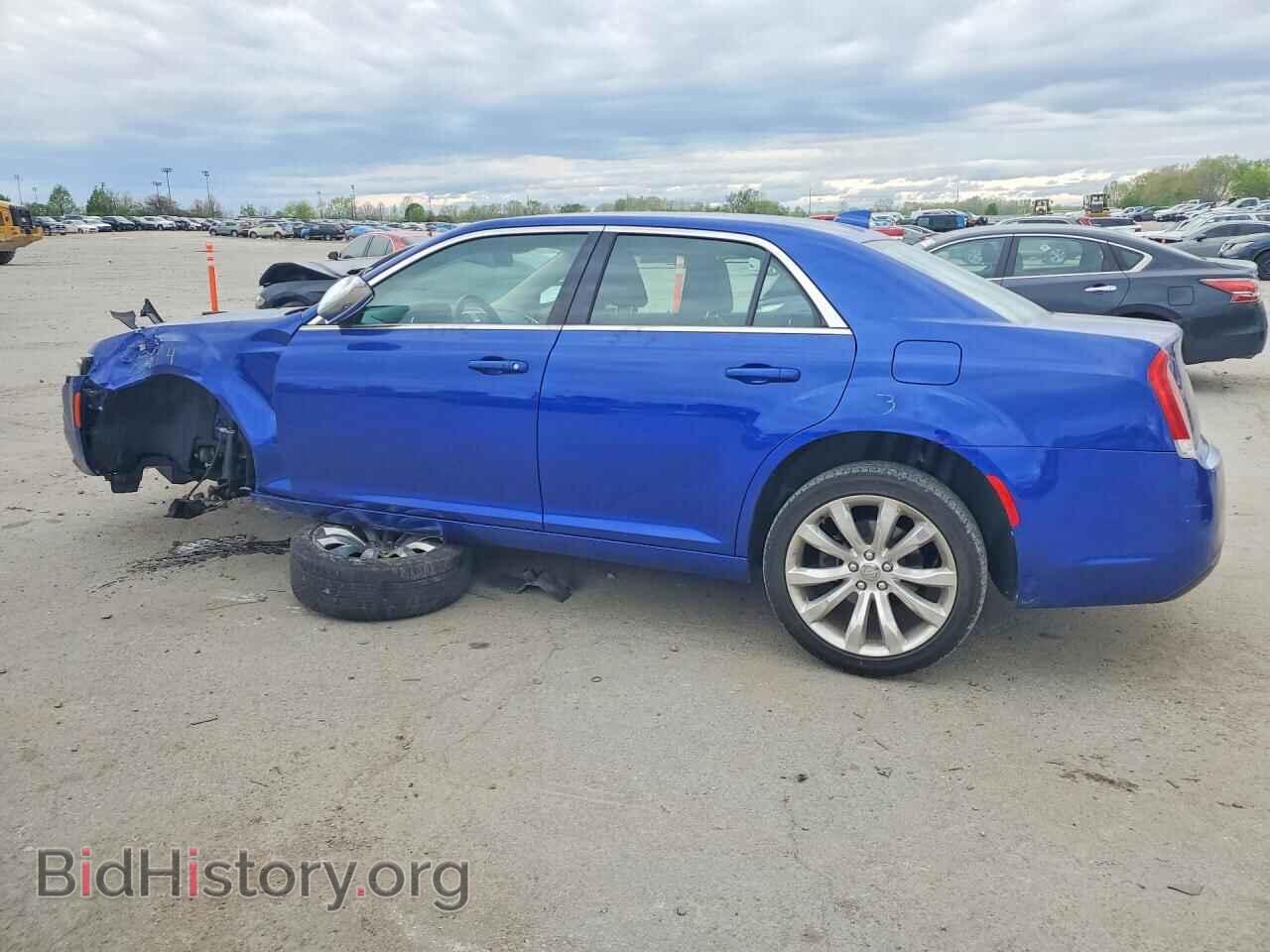 2019 CHRYSLER 300 - VIN: 2C3CCAAG2KH679150 - Фото 2