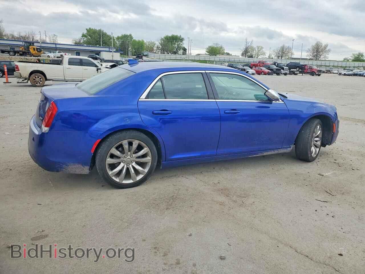 2019 CHRYSLER 300 - VIN: 2C3CCAAG2KH679150 - Фото 3