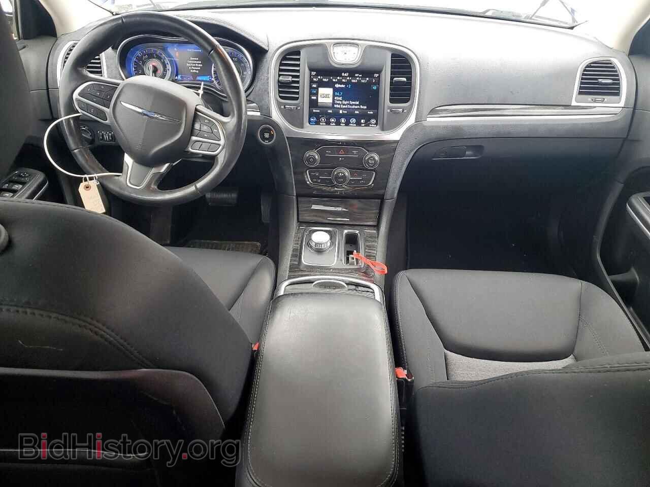 2019 CHRYSLER 300 - VIN: 2C3CCAAG2KH679150 - Фото 8