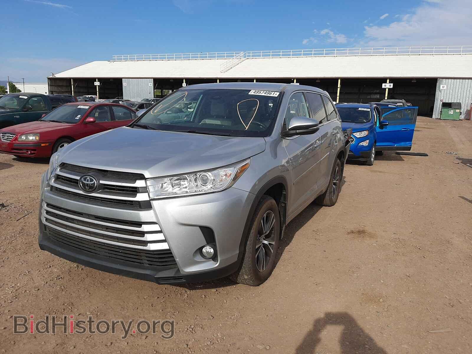 2018 TOYOTA HIGHLANDER - VIN: 5TDBZRFH5JS823313 - Фото 2