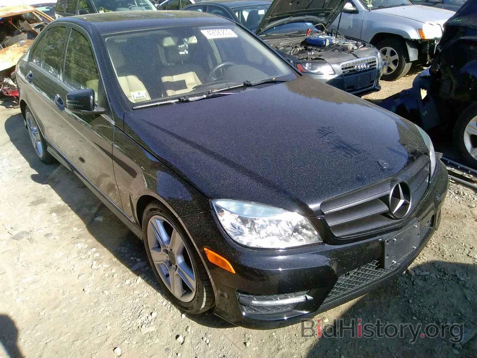 Photo WDDGF8BB8BR157922 - MERCEDES-BENZ C CLASS 2011