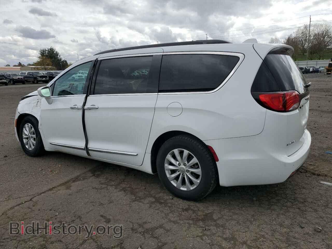2017 CHRYSLER PACIFICA - VIN: 2C4RC1BG3HR540104 - Фото 2