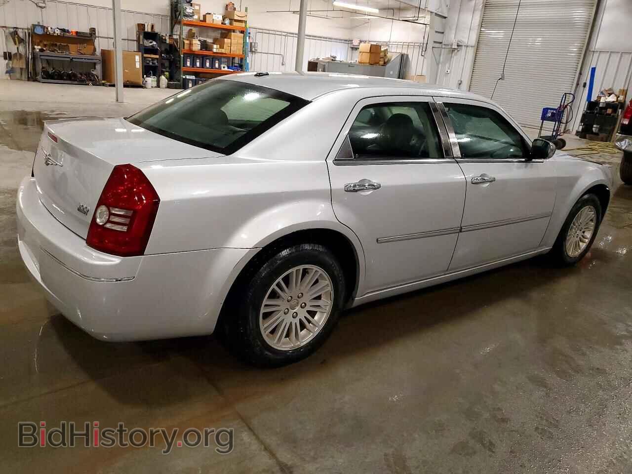 2010 CHRYSLER 300 - VIN: 2C3CA5CV0AH327501 - Фото 3