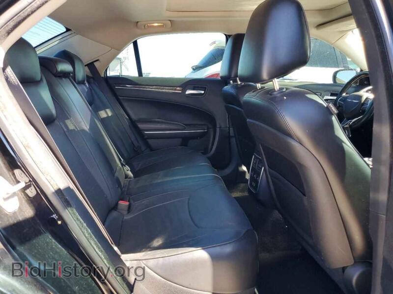 2016 Chrysler 300 (VIN 2C3CCAEG2GH116570) — photo 10 of 12