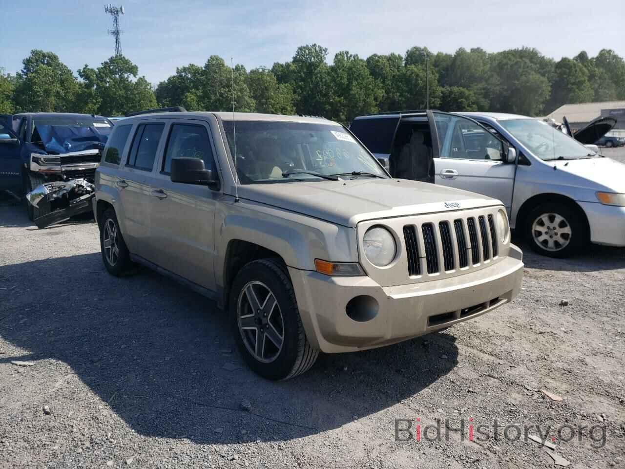 Photo 1J4NF2GB5AD510534 - JEEP PATRIOT 2010