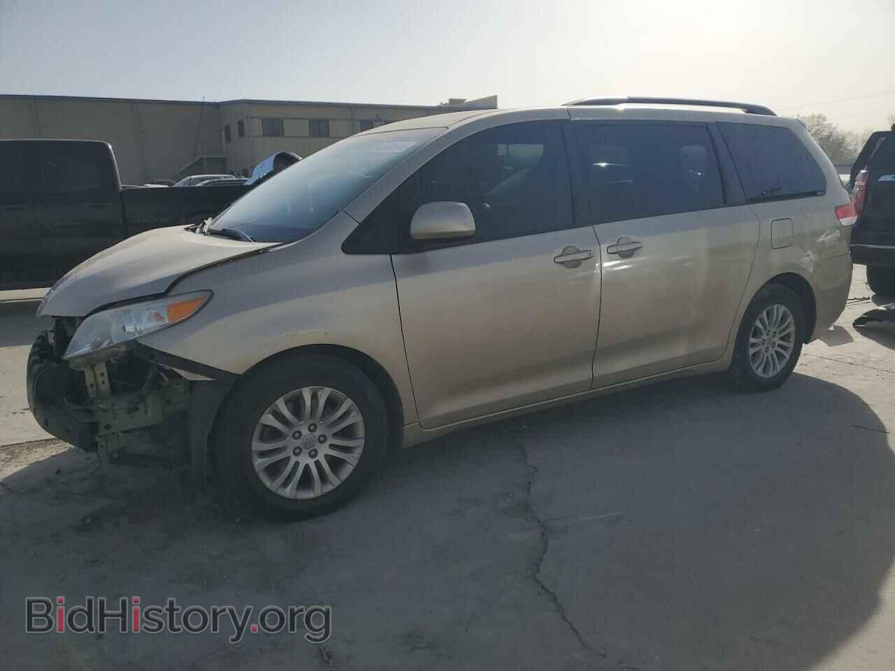 Photo 5TDYK3DC2BS174574 - TOYOTA All Models 2011