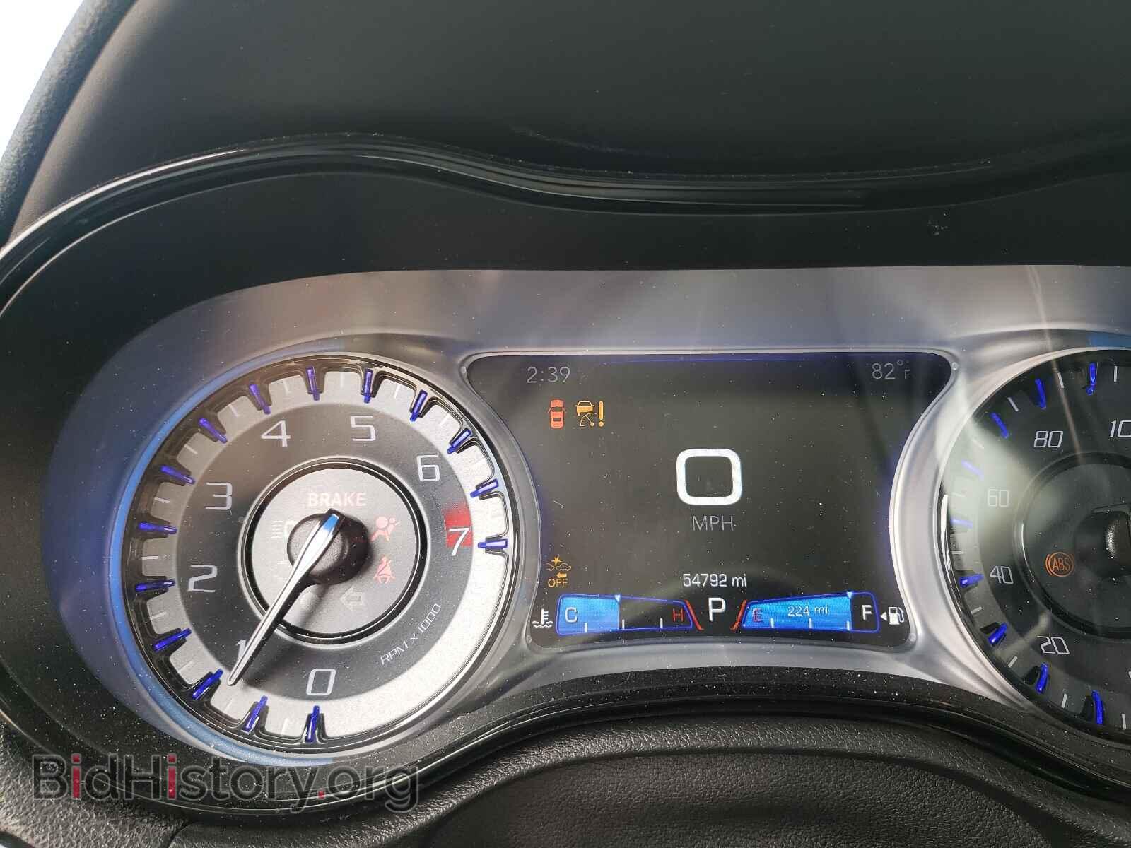 2018 CHRYSLER 300 - VIN: 2C3CCABG5JH240599 - Фото 8
