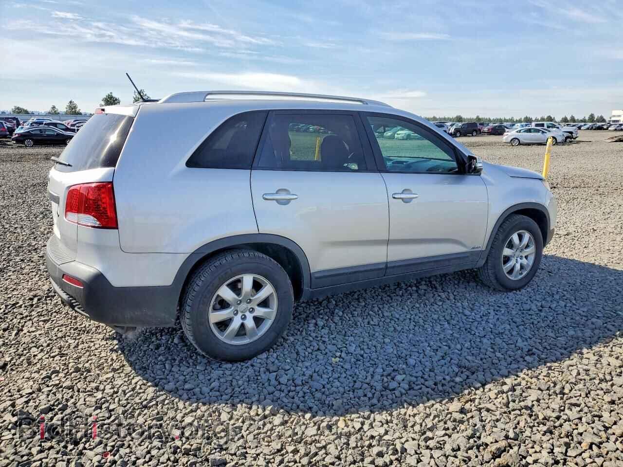 2013 KIA SORENTO - VIN: 5XYKTDA29DG411842 - Фото 3
