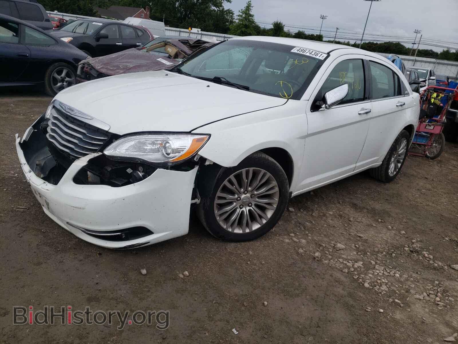 2013 CHRYSLER 200 - VIN: 1C3CCBCGXDN524570 - Фото 2
