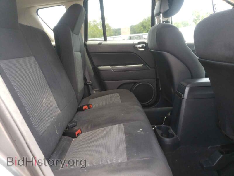 2011 Jeep COMPASS (VIN 1J4NF1FB0BD278602) — фото 6 из 10