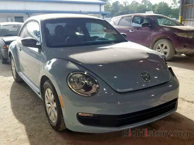 Photo 3VWF17AT5FM655122 - VOLKSWAGEN BEETLE 2015