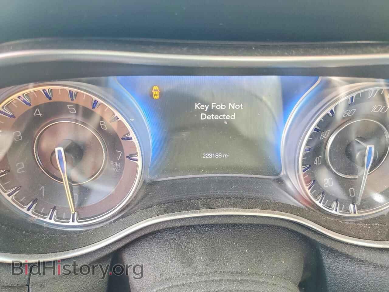 2015 CHRYSLER 300 - VIN: 2C3CCAAG5FH930104 - Фото 9