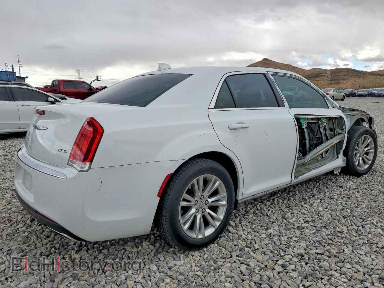 2019 CHRYSLER 300 - VIN: 2C3CCAAG4KH659191 - Фото 3