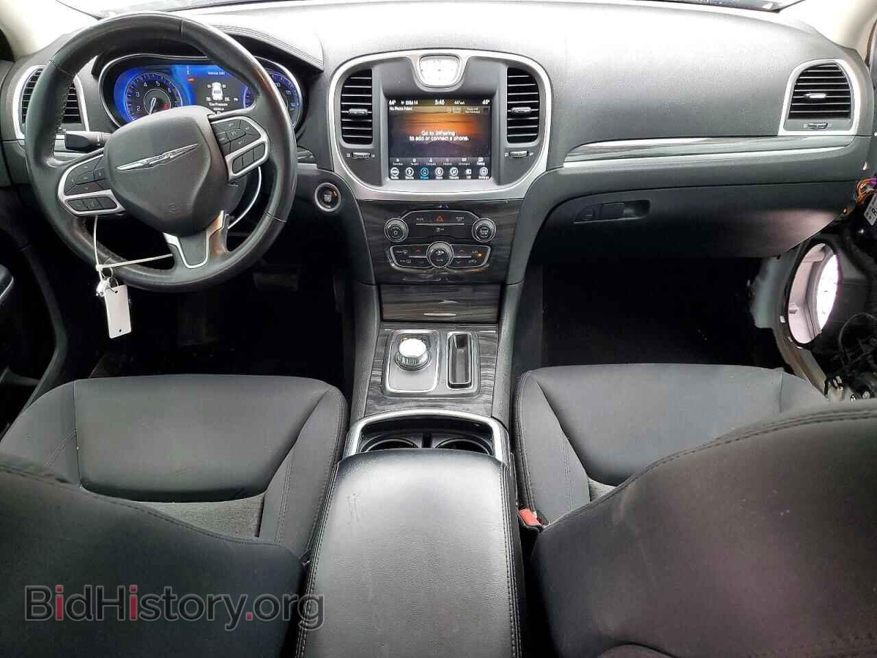 2019 CHRYSLER 300 - VIN: 2C3CCAAG4KH659191 - Фото 8