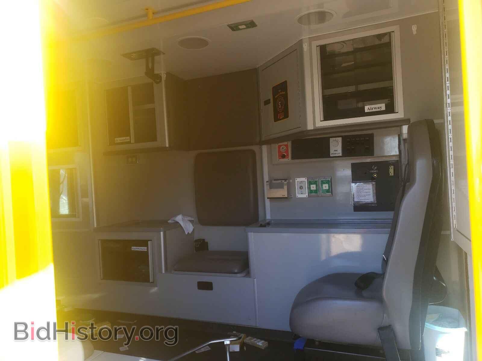2019 FORD ECONOLINE - VIN: 1FDWE3FS3KDC38535 - Photo 6