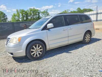 2008 Chrysler MINIVAN Touring, silver — VIN 2A8HR54P08R674012, Copart