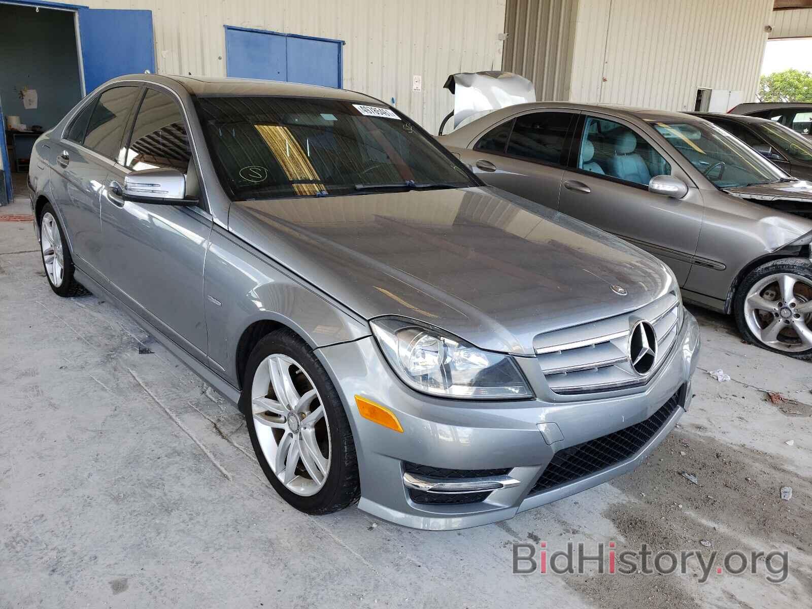 Photo WDDGF4HBXCA652896 - MERCEDES-BENZ C CLASS 2012