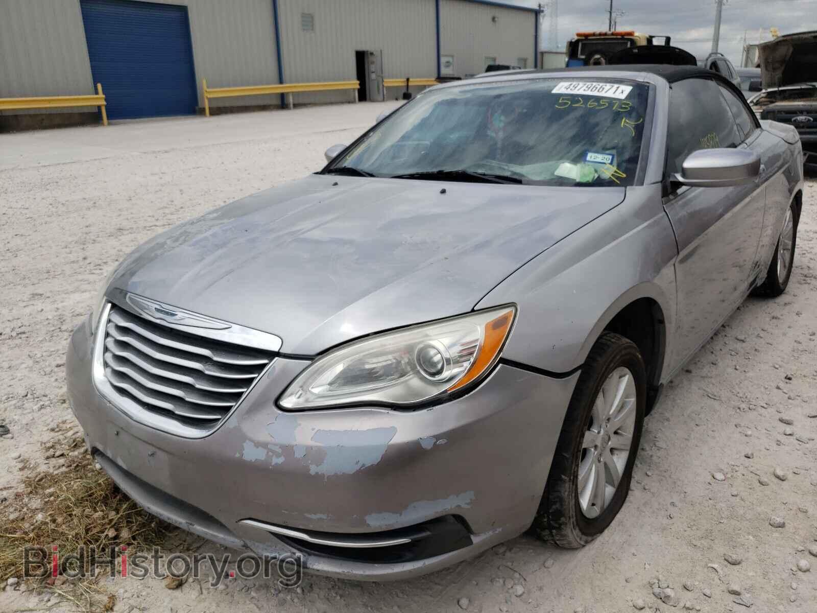 2013 CHRYSLER 200 - VIN: 1C3BCBEB8DN526573 - Фото 2