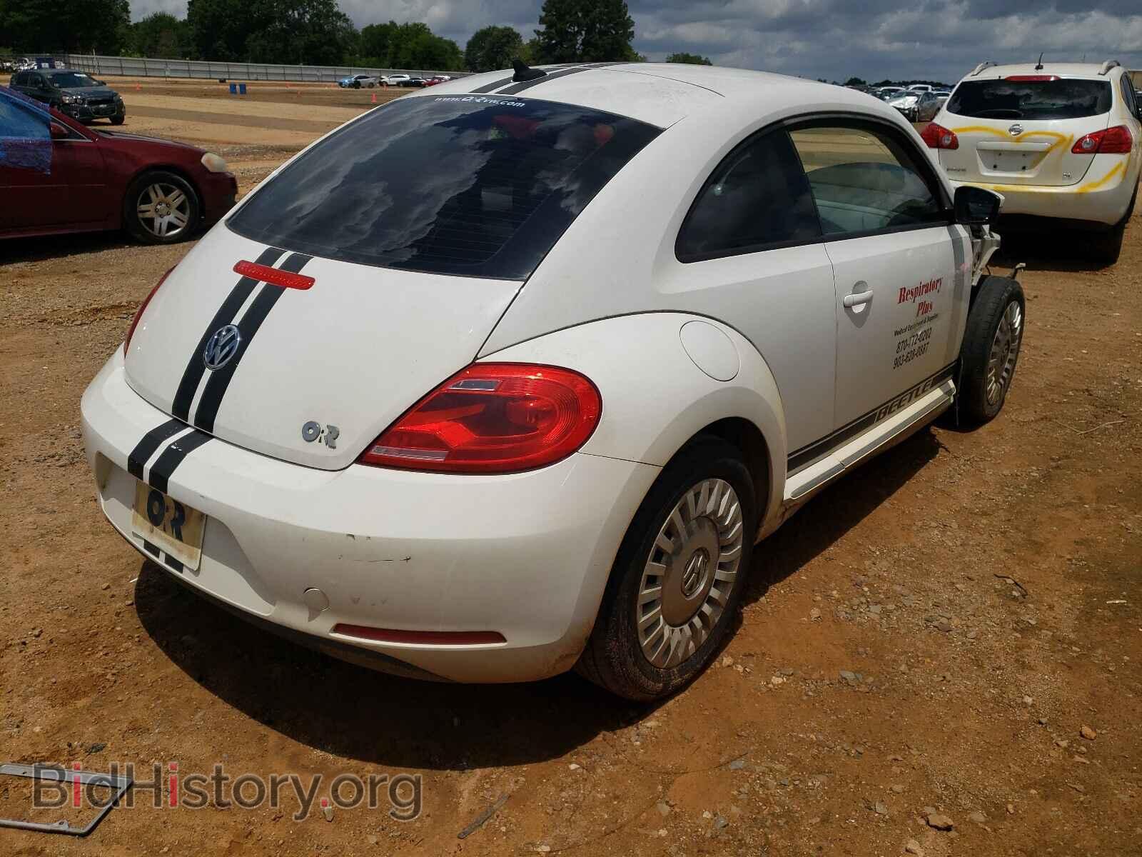2014 VOLKSWAGEN BEETLE - VIN: 3VWJX7AT2EM606399 - Фото 4