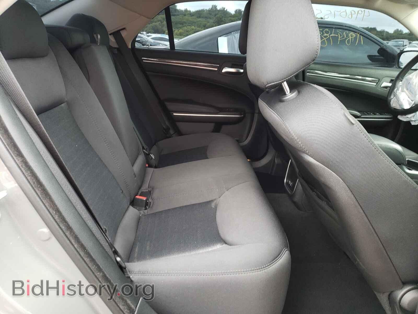 2019 CHRYSLER 300 - VIN: 2C3CCARG8KH548986 - Фото 6