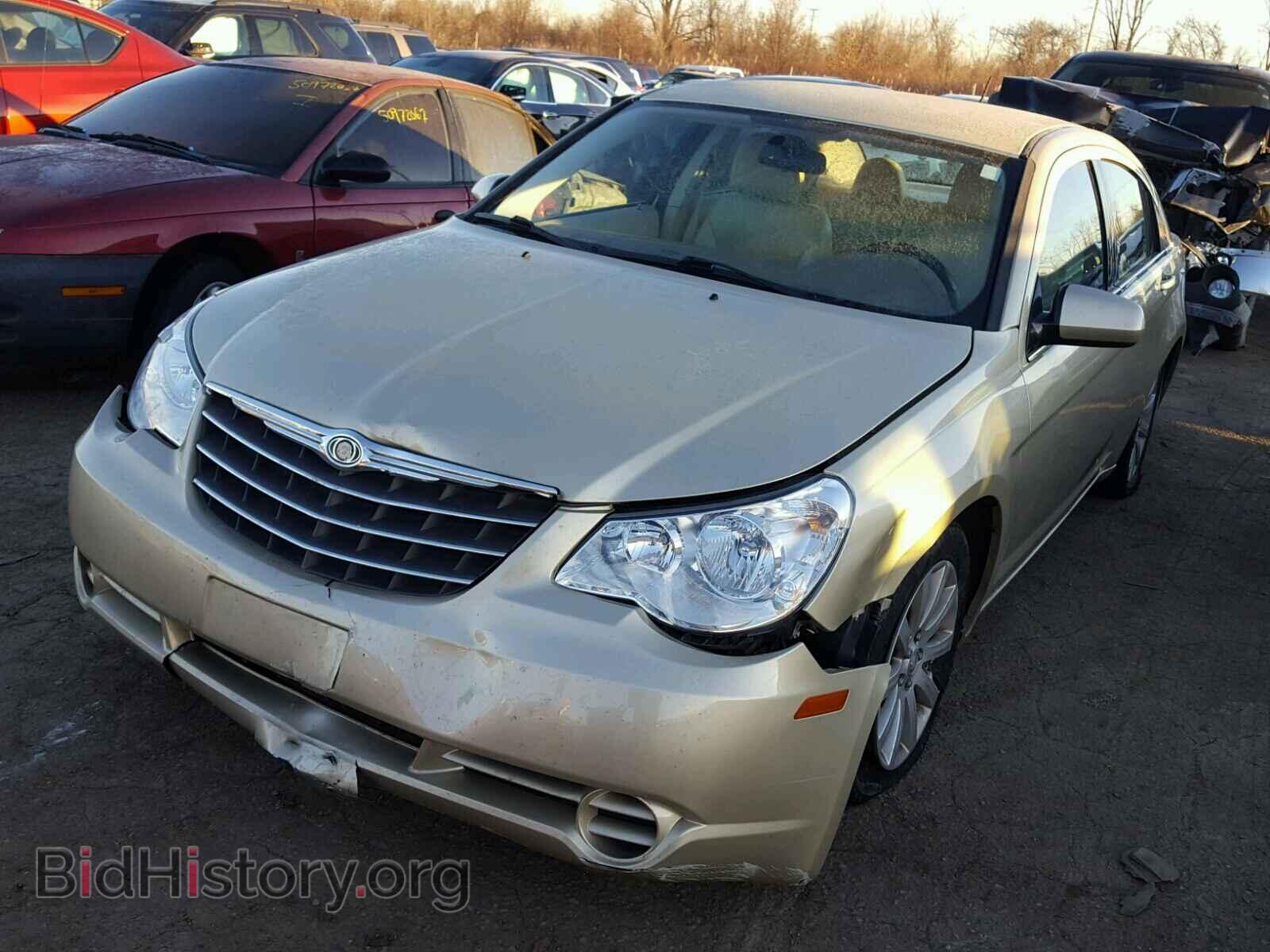 2010 CHRYSLER SEBRING - VIN: 1C3CC5FB5AN211665 - Фото 2