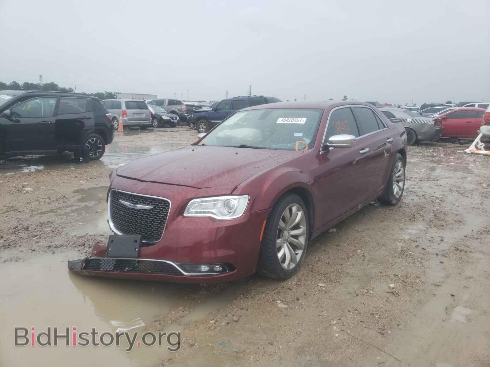 2019 CHRYSLER 300 - VIN: 2C3CCAEG4KH577634 - Фото 2