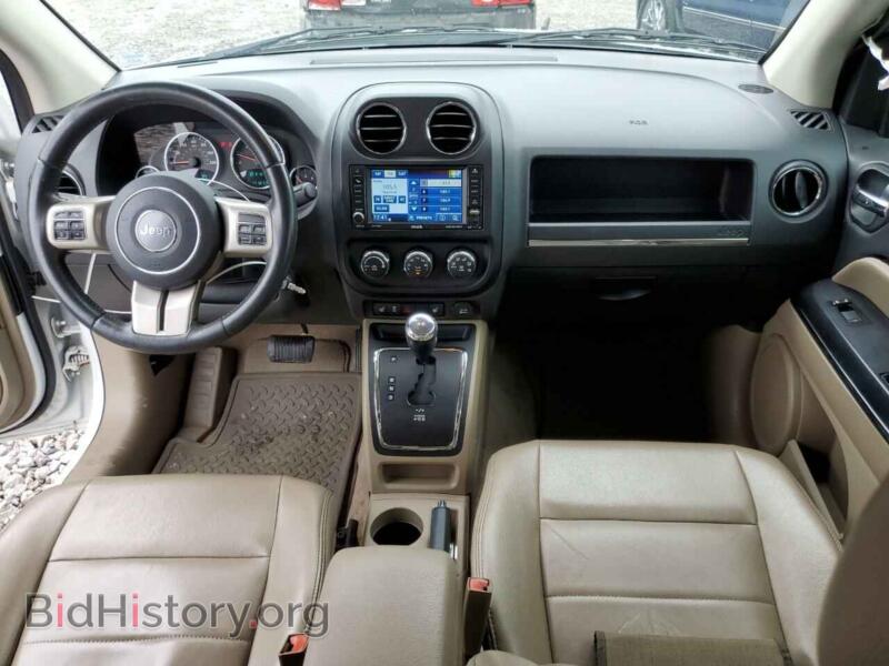 2012 Jeep COMPASS (VIN 1C4NJCCB1CD605000) — фото 8 из 12