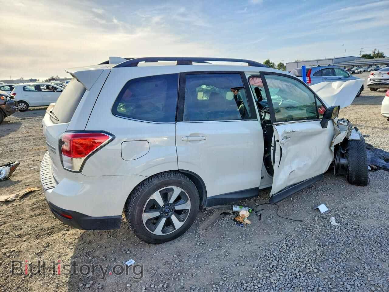 2017 SUBARU FORESTER - VIN: JF2SJARC1HH812849 - Фото 3